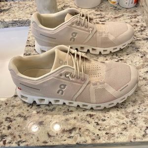 On Running Cloud 5 Sneaker Tan / White Women’s Size 8 Slip On